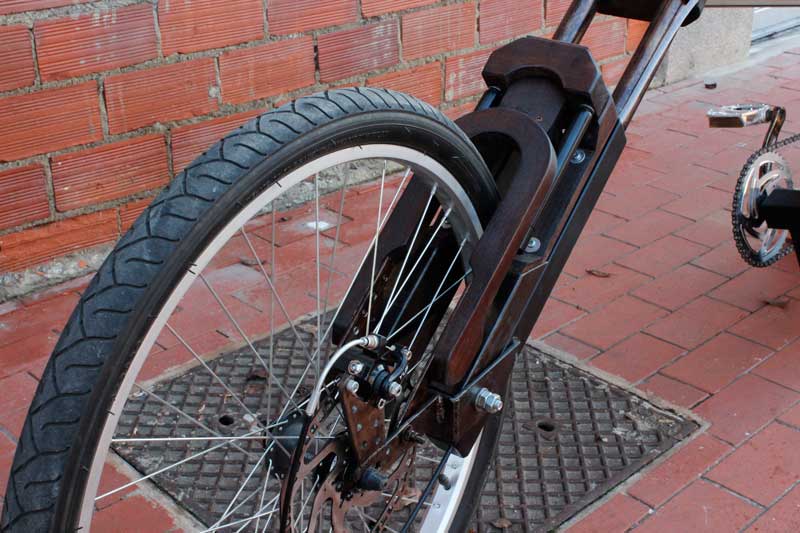 bicicleta-electrica-suspensión-de-madera