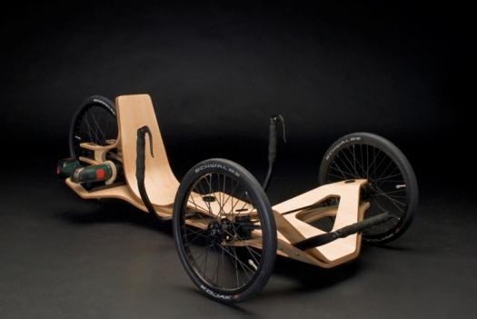 triciclo electrico tumbado de madera